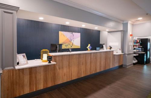 Brandon Hotel | Pet-Friendly Stay at La Quinta by Wyndham Brandon