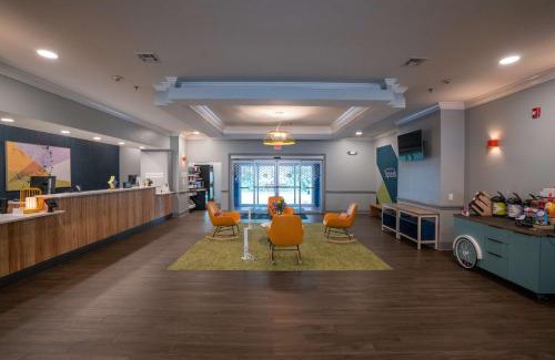 Brandon Hotel | Pet-Friendly Stay at La Quinta by Wyndham Brandon