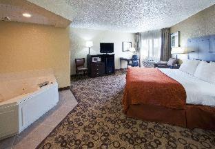 Cedar Falls Hotel | Pet-Friendly Retreat at AmericInn by Wyndham Cedar Falls
