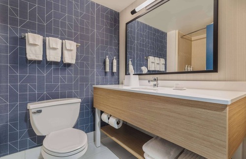 Executive Park Hotel | Inviting Spark by Hilton Charlotte Tyvola I-77 with Pool & Spa