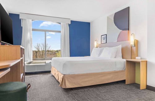 Executive Park Hotel | Inviting Spark by Hilton Charlotte Tyvola I-77 with Pool & Spa