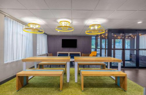 Clarks Summit Hotel | Family-Friendly Spark by Hilton Clarks Summit Awaits You