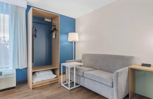 Briargate Hotel | Relax at Spark by Hilton Colorado Springs I 25 Central Hotel