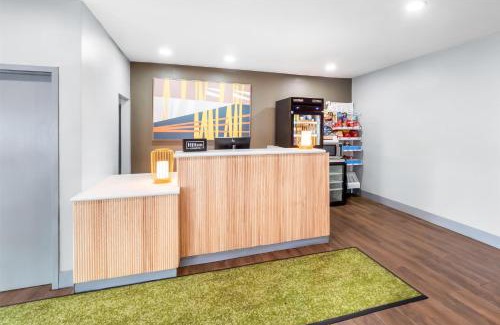 South Side Hotel | Relax at Country Inn & Suites, Corpus Christi with Pool Access