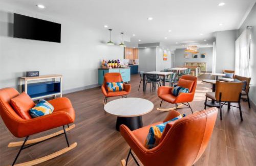 South Side Hotel | Relax at Country Inn & Suites, Corpus Christi with Pool Access