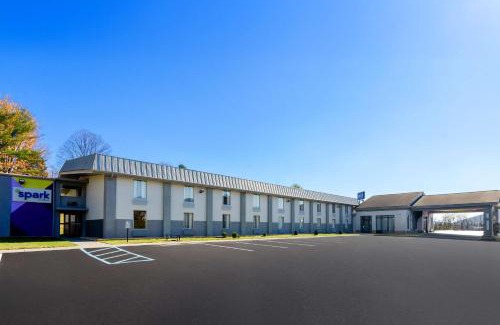Daleville Hotel | Budget-Friendly Super 8 with Child-Friendly Amenities