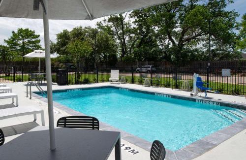 Dallas Hotel | Pet-Friendly Spark By Hilton Dallas Market Center Awaits You