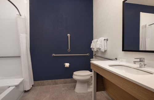 El Paso Hotel | Budget-Friendly Sleep Inn University with Pool & Spa Amenities