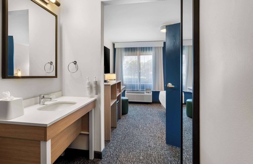 Grapevine Hotel | Comfort Inn Grapevine: Family-Friendly Stay Near DFW Airport