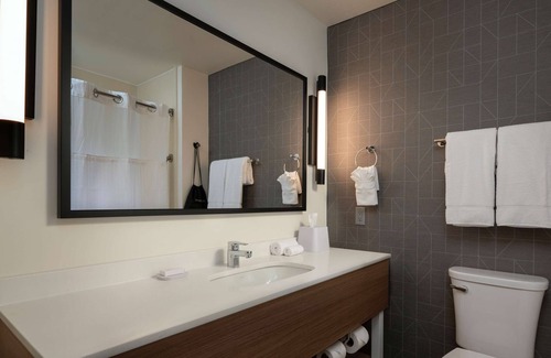 Houston Hotel | Stylish Stay at Spark by Hilton Houston Bush Airport