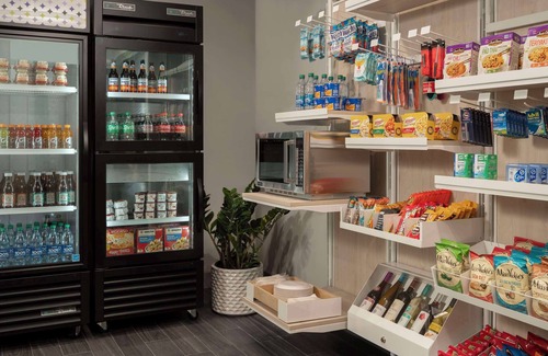 Houston Hotel | Stylish Stay at Spark by Hilton Houston Bush Airport