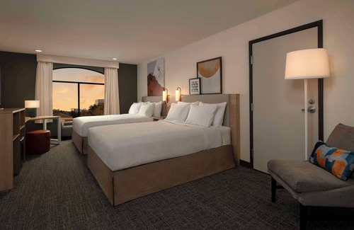 Houston Hotel | Stylish Stay at Spark by Hilton Houston Bush Airport