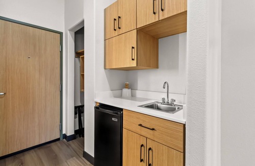 Southeast Houston Hotel | Welcoming Spark Suites near Hobby Airport, Houston
