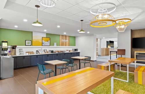 Southeast Houston Hotel | Welcoming Spark Suites near Hobby Airport, Houston