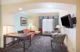 Barker Hotel | Pet-Friendly Stay at Spark by Hilton Houston West Clay Road