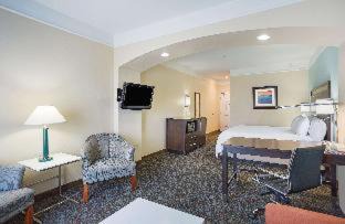 Barker Hotel | Pet-Friendly Stay at Spark by Hilton Houston West Clay Road