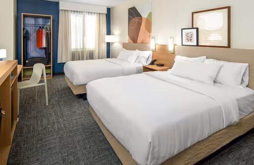 Kent Hotel | Comfortable Stay at Days Inn by Wyndham Kent with Spa