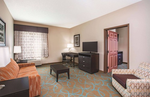 Kingsland Hotel | Discover La Quinta Inn & Suites: Pet-Friendly Escape