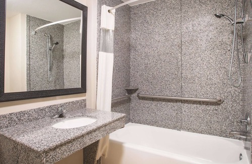 Kingsland Hotel | Discover La Quinta Inn & Suites: Pet-Friendly Escape