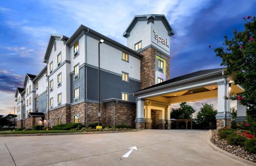 Longview Hotel | Pet-Friendly Retreat at Spark By Hilton Longview