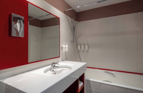 Le Bourg - Gare De Vaise Hotel | Discover Hotel Lyon Ouest: Top-Rated Stay with Great Amenities