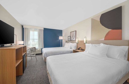 Minot Hotel | Inviting Sierra Inn Minot: Family-Friendly with Pool & Kitchen