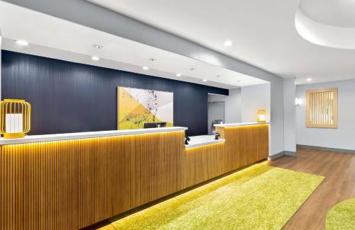Missouri City Hotel | Comfortable Stay at Summer Hill Inn & Suites with Pool Access