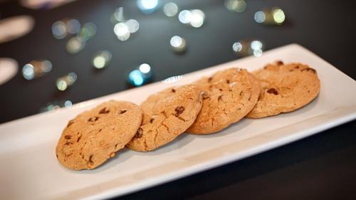 Oak Forest Hotel | Family-Friendly Chicago Southland Hotel with Pool and Hot Tub