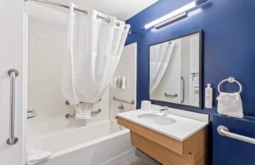 Oak Forest Hotel | Affordable Comfort at Chicago Southland Hotel with Spa & Dining