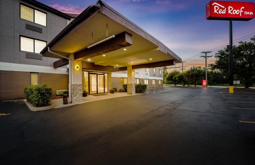 Palatine Hotel | Comfortable Stay at Red Roof Inn Palatine with Great Amenities
