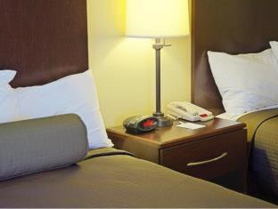 Phoenix Hotel | Inviting Legacy Inn & Suites with Pool and Hot Tub Access