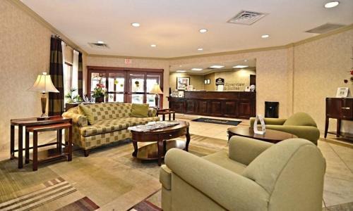 Rahway Hotel | Modern Comfort at Spark by Hilton Rahway with Pool Access