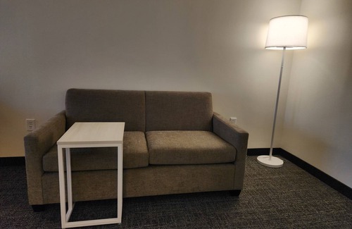 Rahway Hotel | Discover Comfort at Spark by Hilton Rahway with Pool & Dining