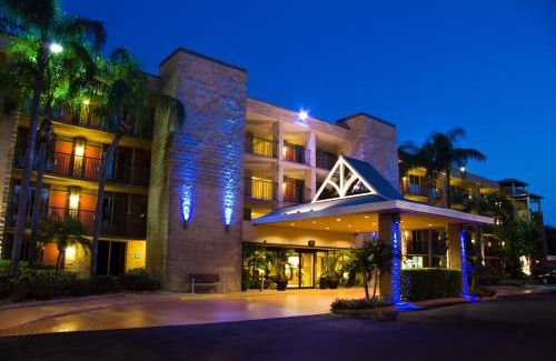 Sarasota Hotel | Explore Spark by Hilton Sarasota with Oceanfront Comfort