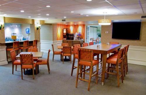 Sarasota Hotel | Explore Spark by Hilton Sarasota with Oceanfront Comfort