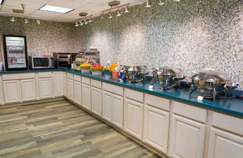 Sarasota Hotel | Explore Spark by Hilton Sarasota with Oceanfront Comfort