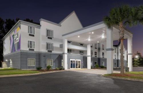 Fleming Hotel | Pet-Friendly Super 8 by Wyndham Savannah with Breakfast