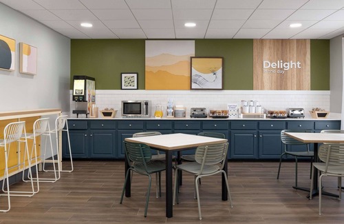 Fleming Hotel | Budget-Friendly Super 8 by Wyndham Savannah with Breakfast