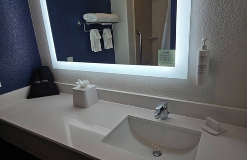 Selma Hotel | Comfort Inn & Suites Selma - Ideal for Family Getaways