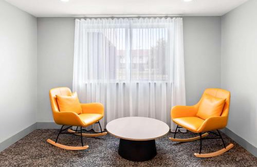 Springfield Hotel | Family-Friendly Spark by Hilton Springfield Southwest Getaway