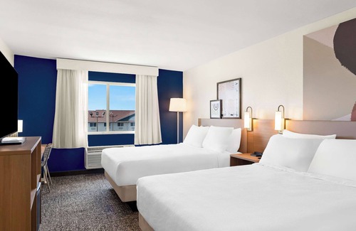 Springfield Hotel | Modern Comfort at Spark by Hilton Springfield Southwest