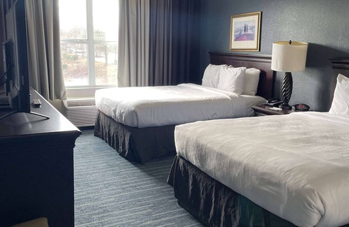Sumter Hotel | Comfortable Stay at Baymont By Wyndham Sumter with Pool