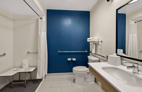 Tifton Hotel | Discover Spark by Hilton Tifton: Rated 9.2 with Pool & Dining