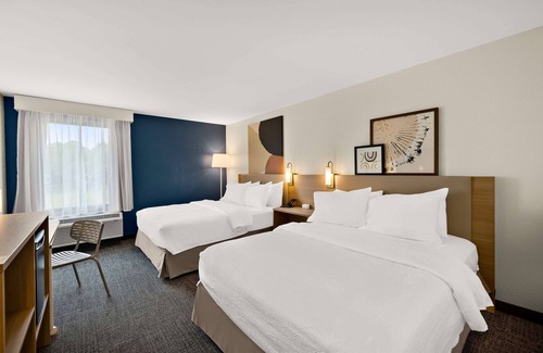 Tifton Hotel | Discover Spark by Hilton Tifton: Rated 9.2 with Pool & Dining