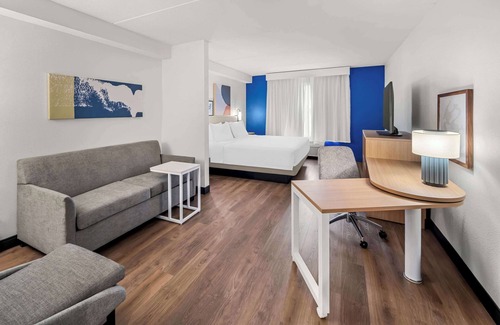 Woodbridge Hotel | Comfortable Stay at Country Inn & Suites, Potomac Mills