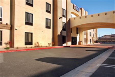 Yucca Valley Hotel | Discover SureStay Plus Hotel: Pet-Friendly & Poolside Retreat