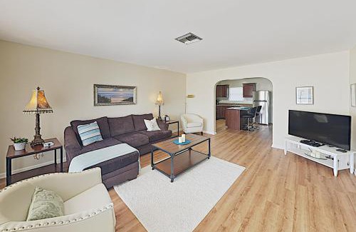 Lantana House | Discover Sparkling Ocean: A Family and Pet-Friendly Haven