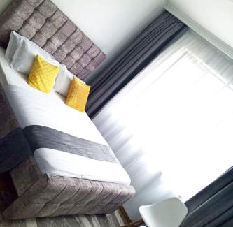 Kiambu Bed & Breakfast | Discover Sparkle King: Poolside Paradise Awaiting You
