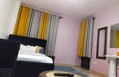 Kiambu Bed & Breakfast | Discover Sparkle King: Poolside Paradise Awaiting You