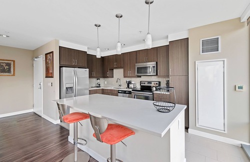 Back Bay Apartment | Bright 2BR / 2BA Retreat in Back Bay - Pet Friendly Stay